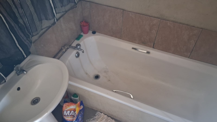 5 Bedroom Property for Sale in Mabopane Unit A North West